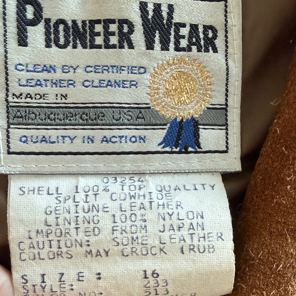 VINTAGE PIONEER WEAR Suede leather Western Jacket in Brown with Tan Lining - Picture 3 of 7